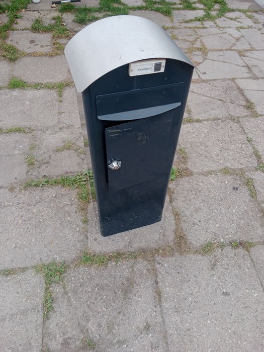 Skrzynka pocztowa paczkomat słupek do przesylek