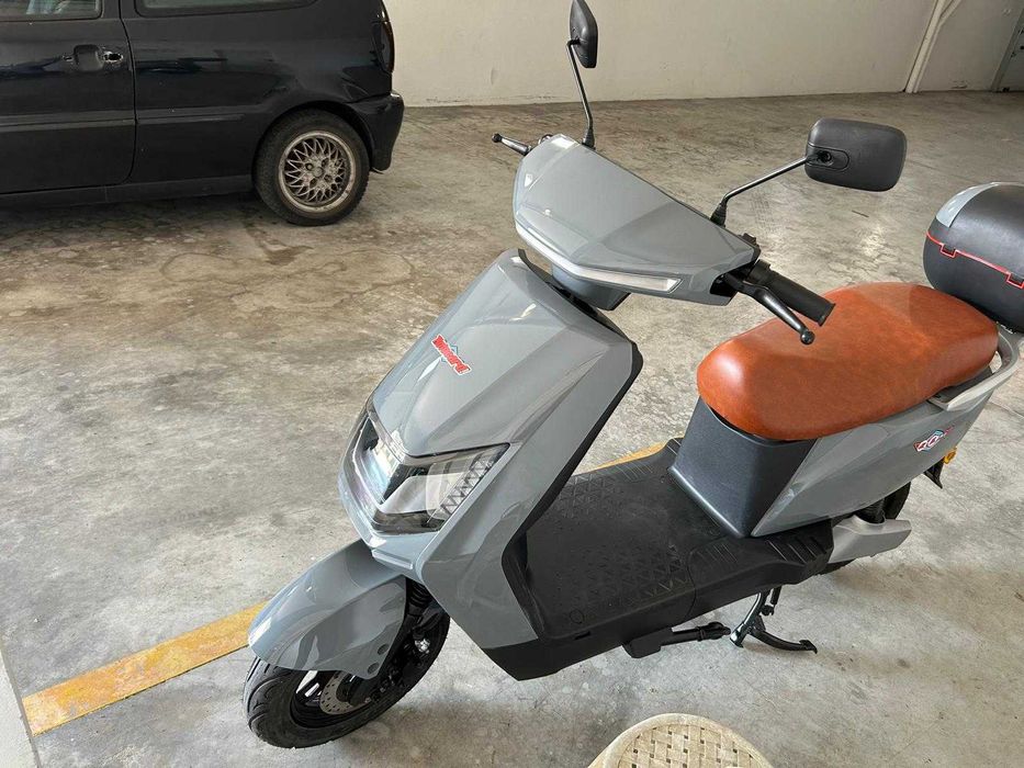 Aluguer scooter eléctrica nova