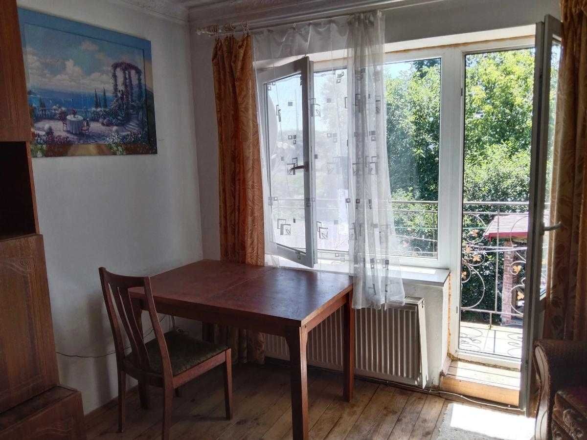 Продаж двокімнатної квартири  на Чагарниковій