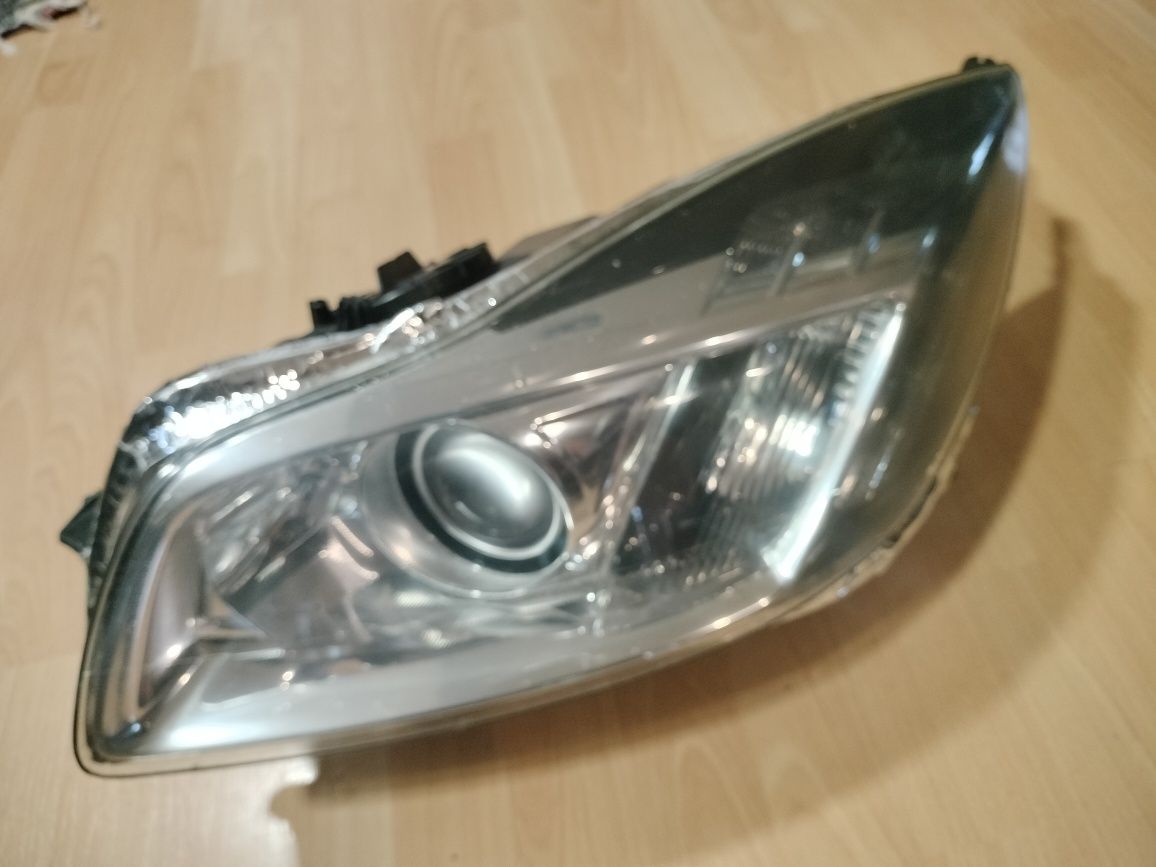 Farol Bi-XÉNON ORIGEM HELLA Opel Insígnia