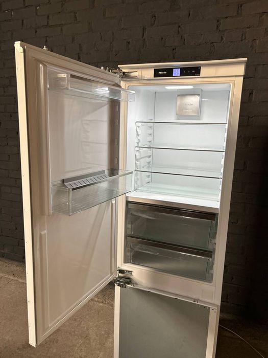 Холодильник Miele KFN 7744 E