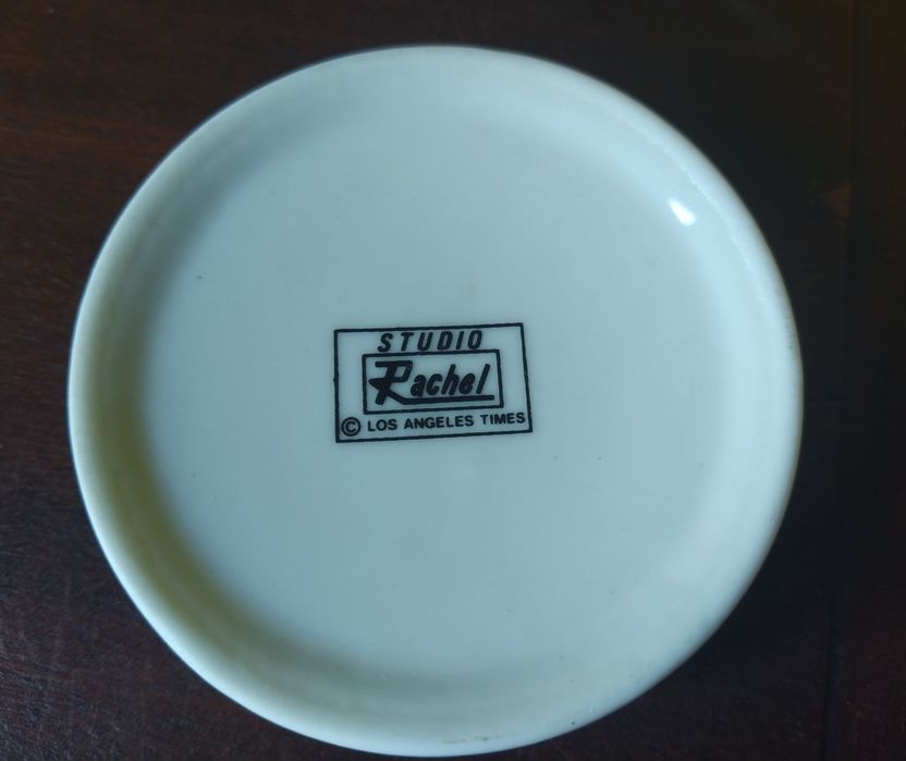 Antigo cinzeiro "Amar é..."