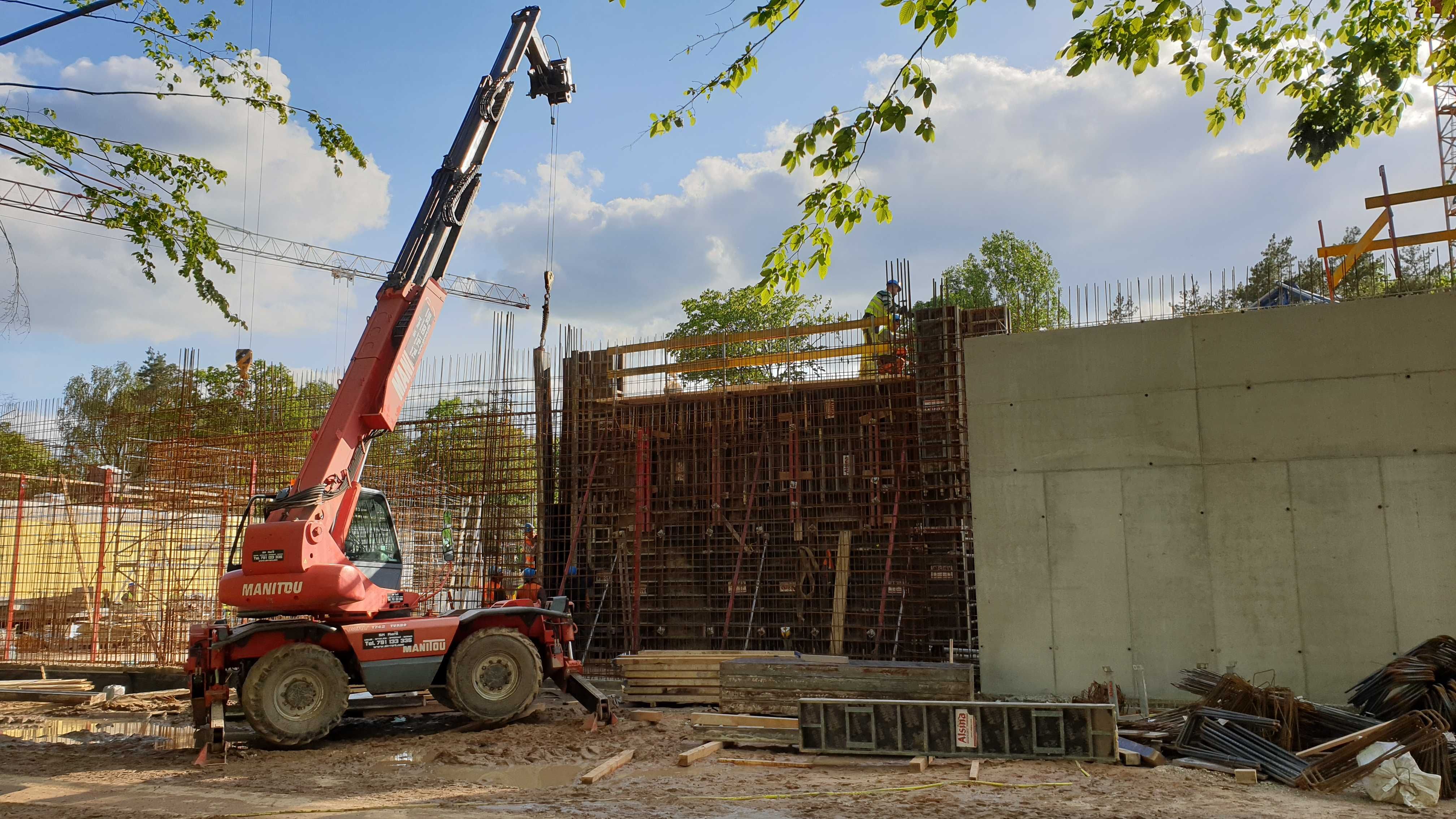 Wynajem i usługi: ładowarka teleskopowa Manitou, JCB, Magni, Merlo.