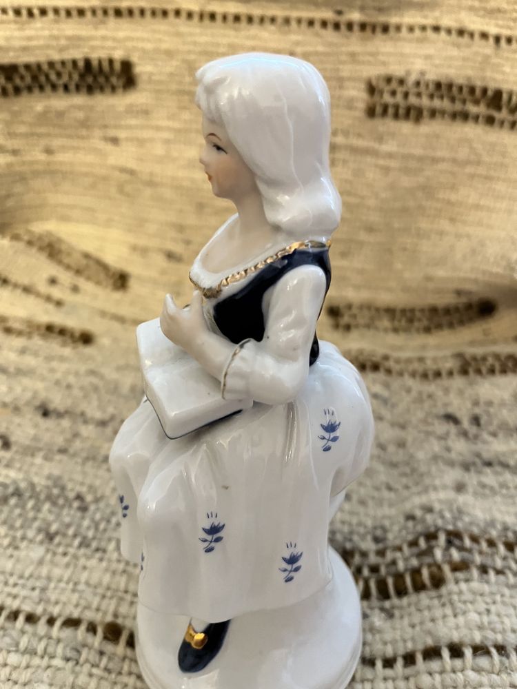 Figura porcelanowa dama