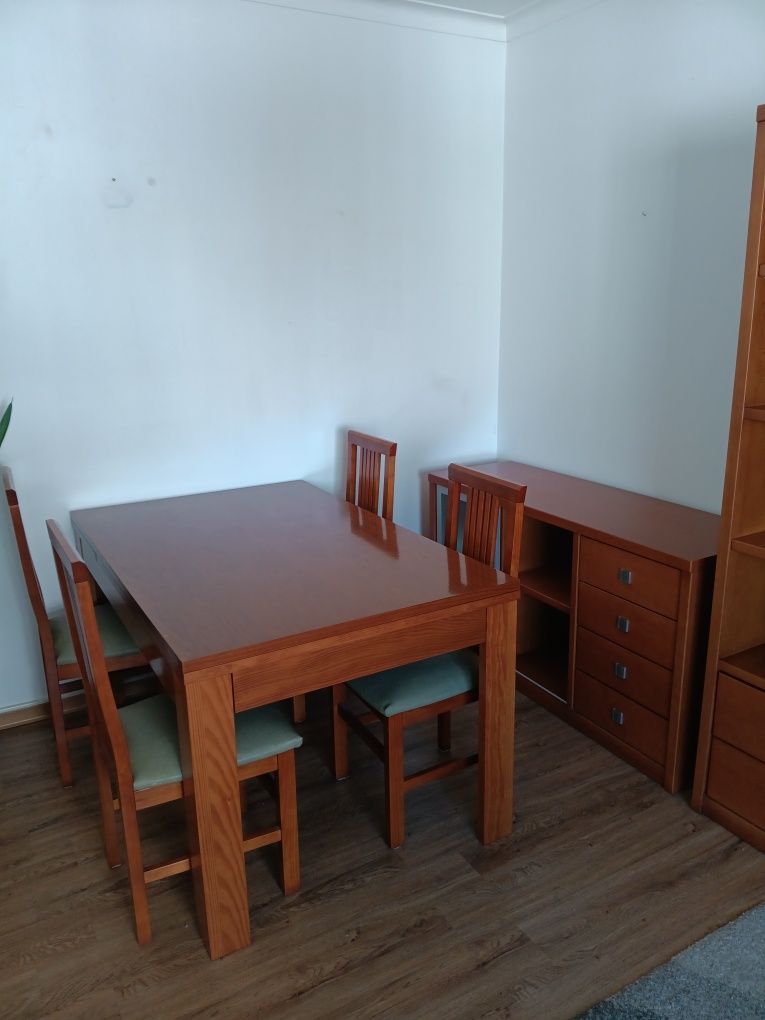 Conjunto de sala em madeira