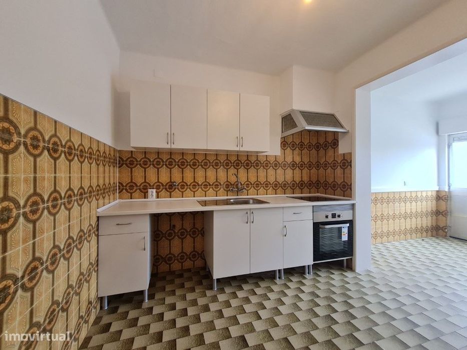 Arrenda-se moradia T2+3 a 10 minutos de centro de Torres Vedras