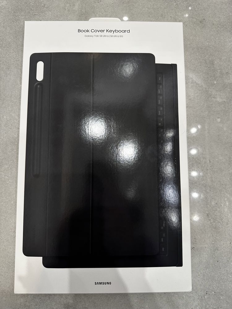Etui Book Cover z klawiaturą do Galaxy Tab S8 Ultra (EF-DX900UBEGEU)