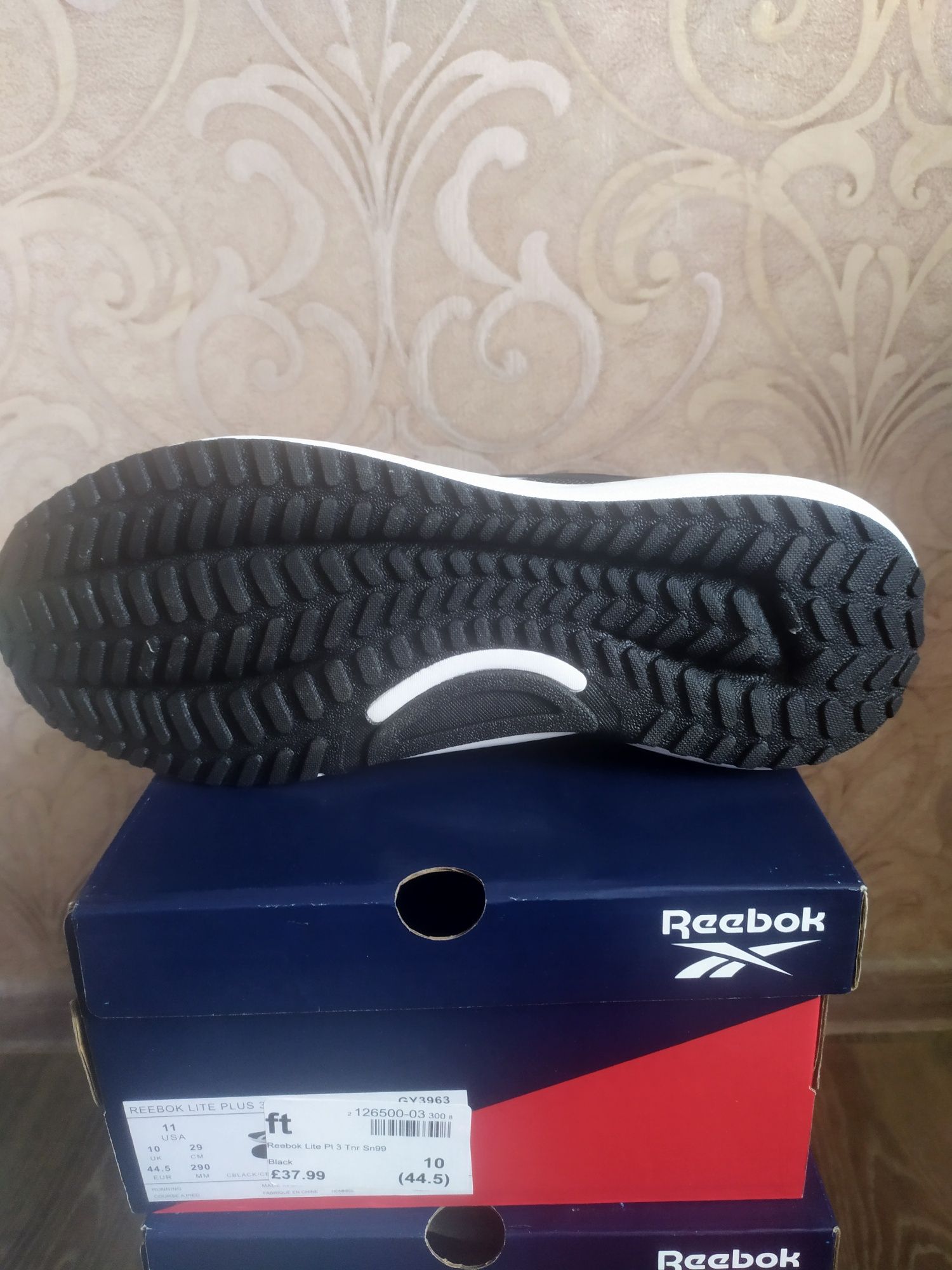 Новые кроссовки Reebok.