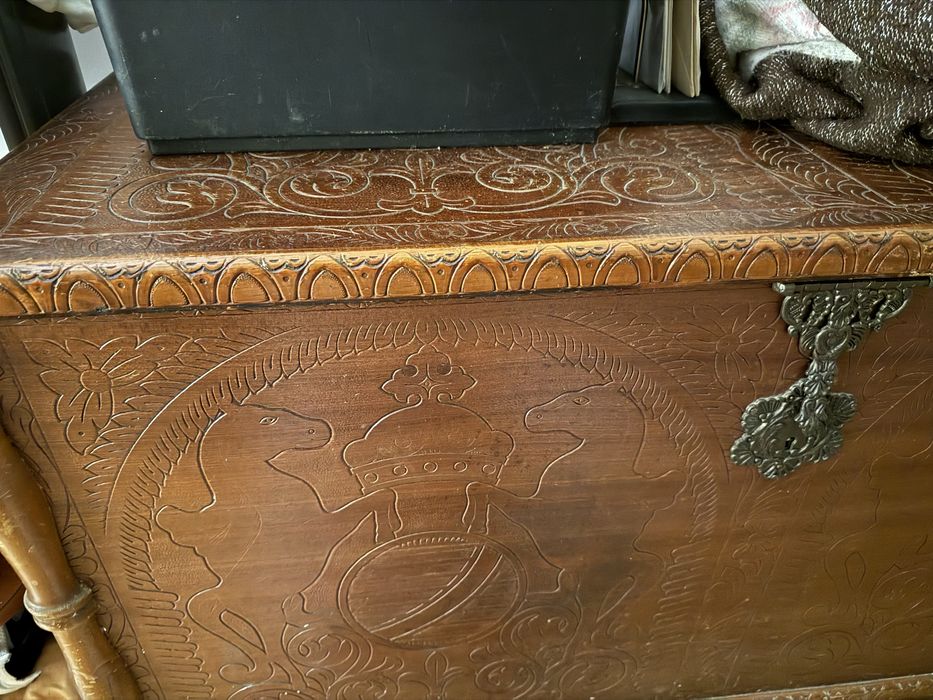 Bau antigo, em bom estado