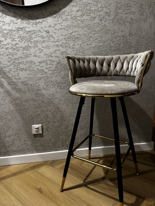 Hoker krzeslo plecione bezowe zlote dodatki