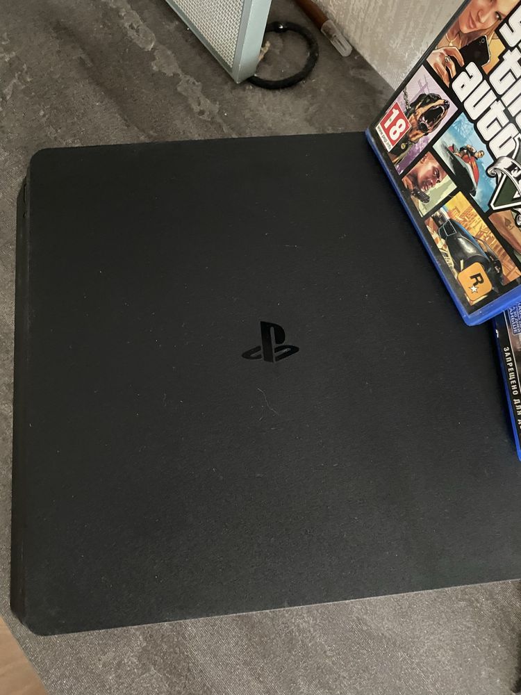 Playstation 4 slim 1 TB