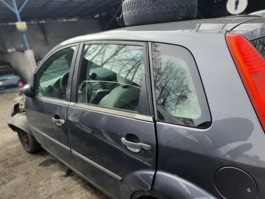 Szyba boczna Ford Fiesta mk6