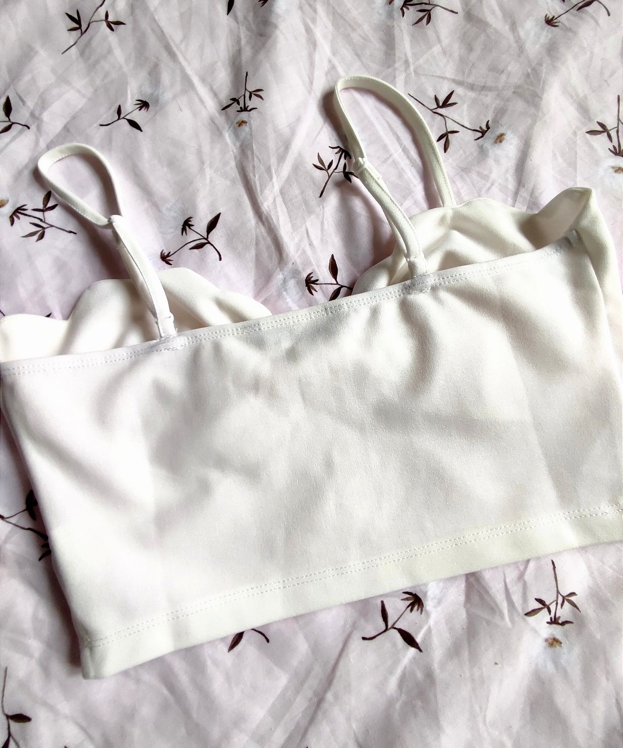 Biały crop top na ramiączkach r.S