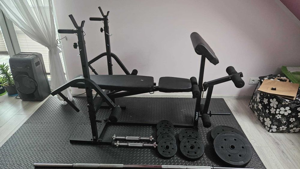 Ławka treningowa do ćwiczeń dla początkujących z akceroriami