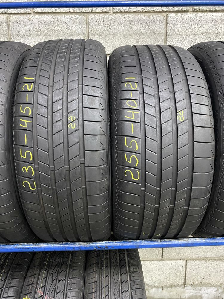 Різноширокі шини 235/45R21 i 255/40R21 BRIDGESTONE