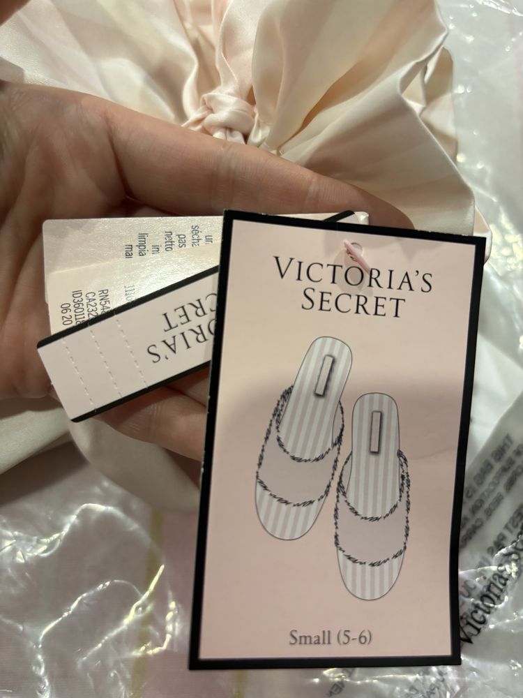 Тапочки Victoria’s Secret Satin Pink Stripe Slipper