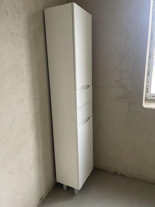 Шкаф, пенал у ванну, комод