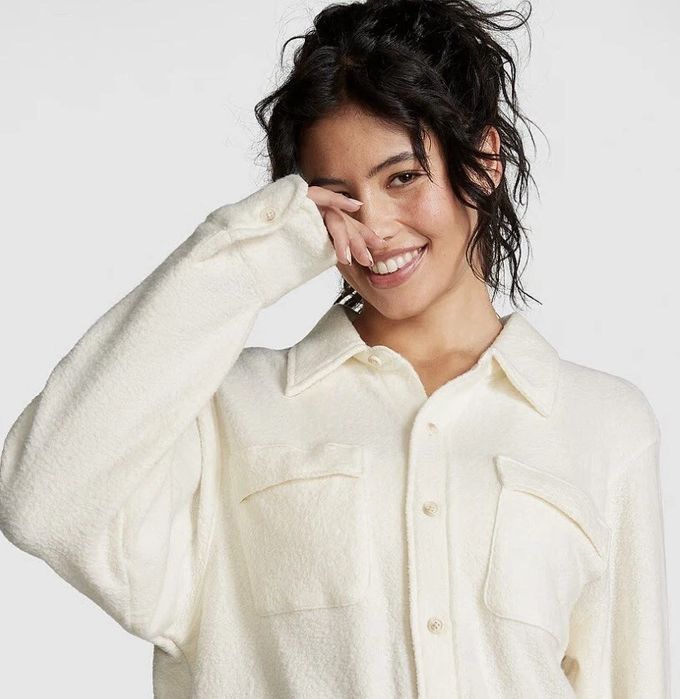 Кремова флісова сорочка Victoria's Secret з довгими рукавами, нова
 ро