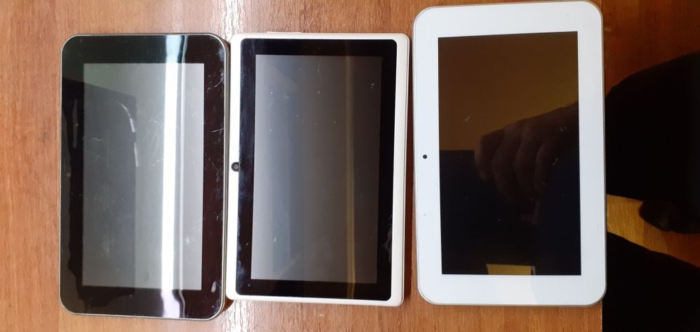 Продам планшеты на запчасти.