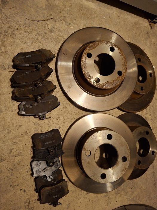 Komplet tarcz i klocków audi 80 b4