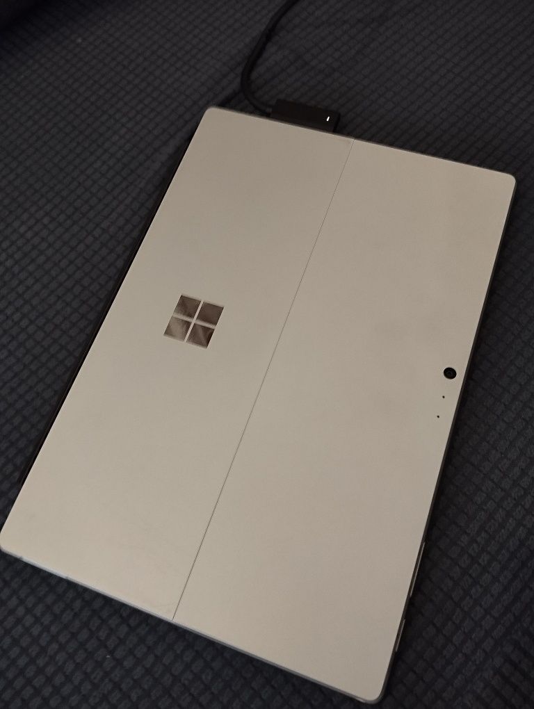 Ультрабук планшет Microsoft Surface pro 5(1796),I5,4RAM,128SSD