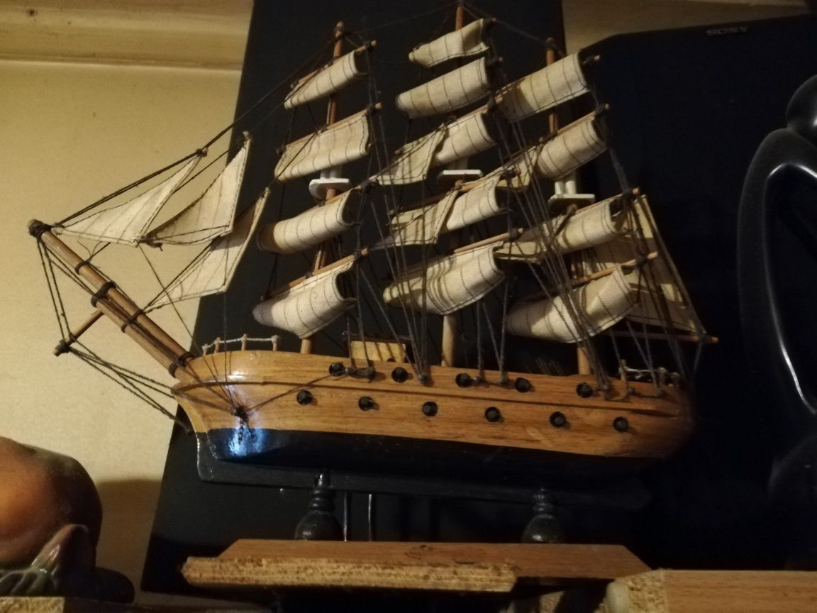 Caravelas em madeira