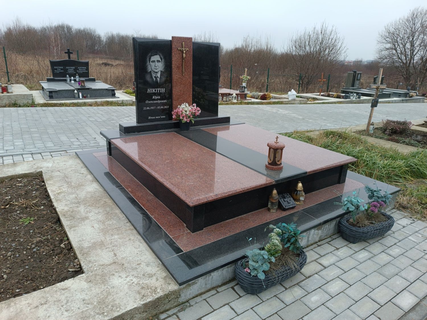 Пам'ятники та вироби з натурального каменю граніт
Ціни на