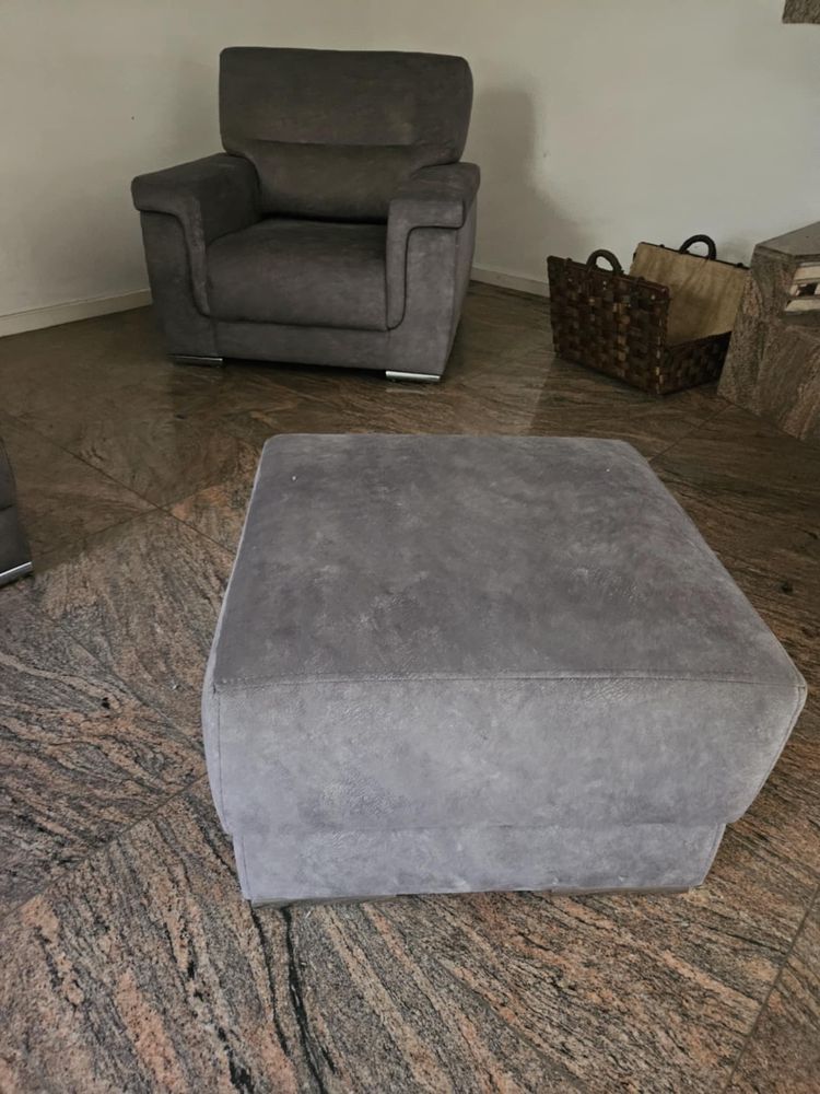 Vendo mesa de ping pong sofas nunca usados