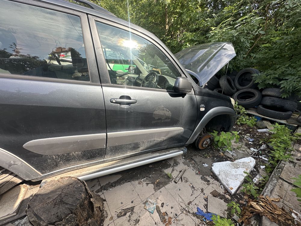 Toyota Rav 4 двигун і передня частина в відмінному стані