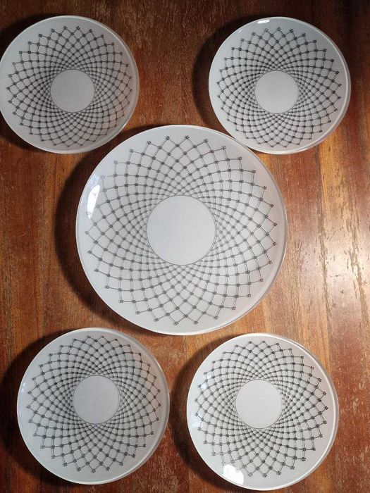 Тарелки селедочницы разные