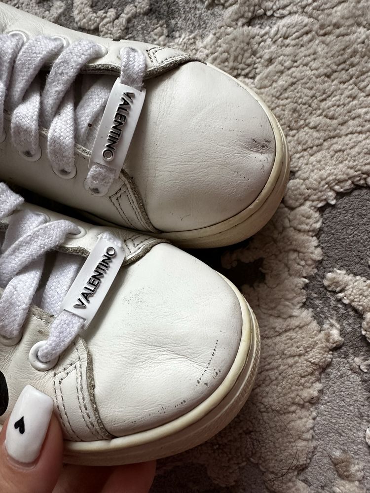 Шкіряні оригінальні кросівки Valentino