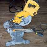 Piła ukośnica DeWALT DW707 z posuwem na 110V pilarka ukosowa 1200W