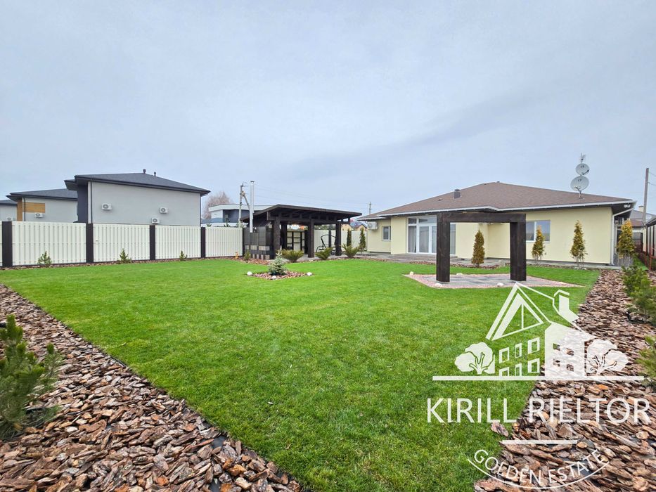 Продам дом с ремонтом и искусственным водопадом на участке S = 11 сот.