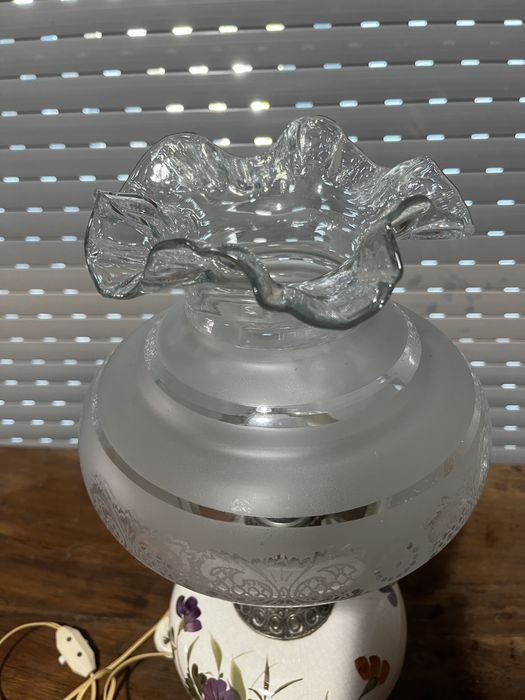 Candeeiro antigo em porcelana pintado à mao