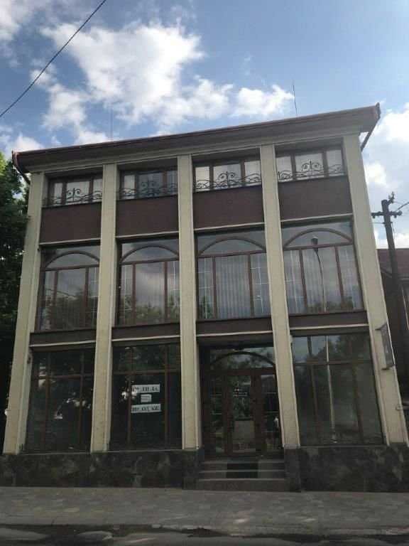 Продаж торгових приміщень 245 м2 в м.Ужгород    250000$