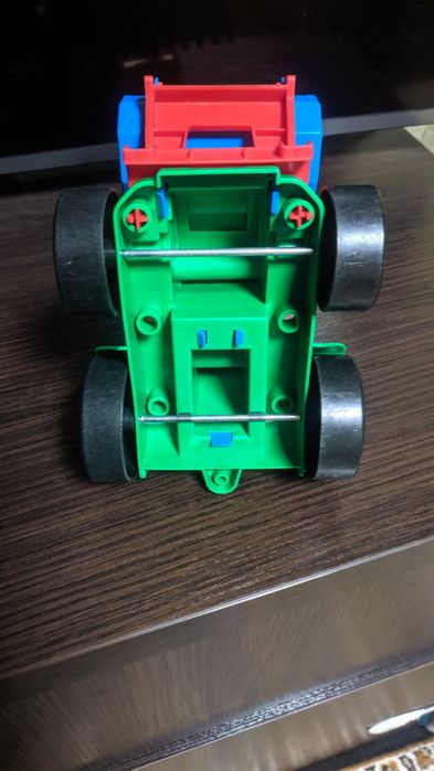 Игрушка трактор разноцветный