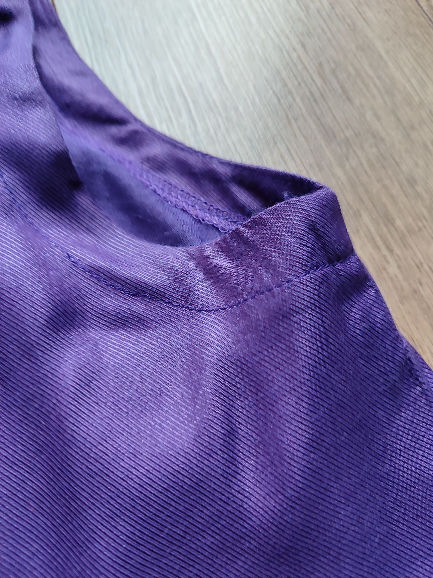 Fioletowa bluzka bez rękawów zapinana na plecach 36 S guziki