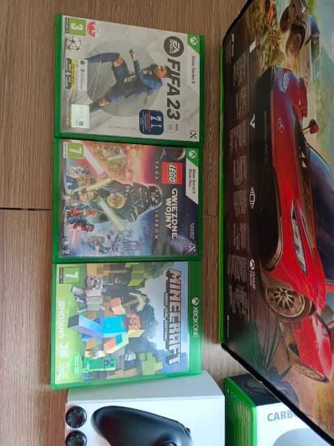 Konsola MICROSOFT XBOX Series X. Jeden pad.