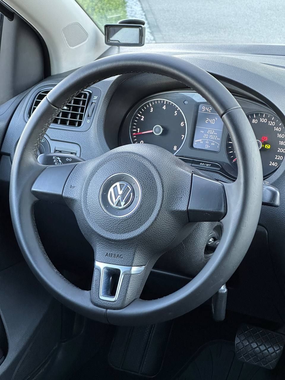 Volkswagen Polo 1.4 AT хетчбек Official