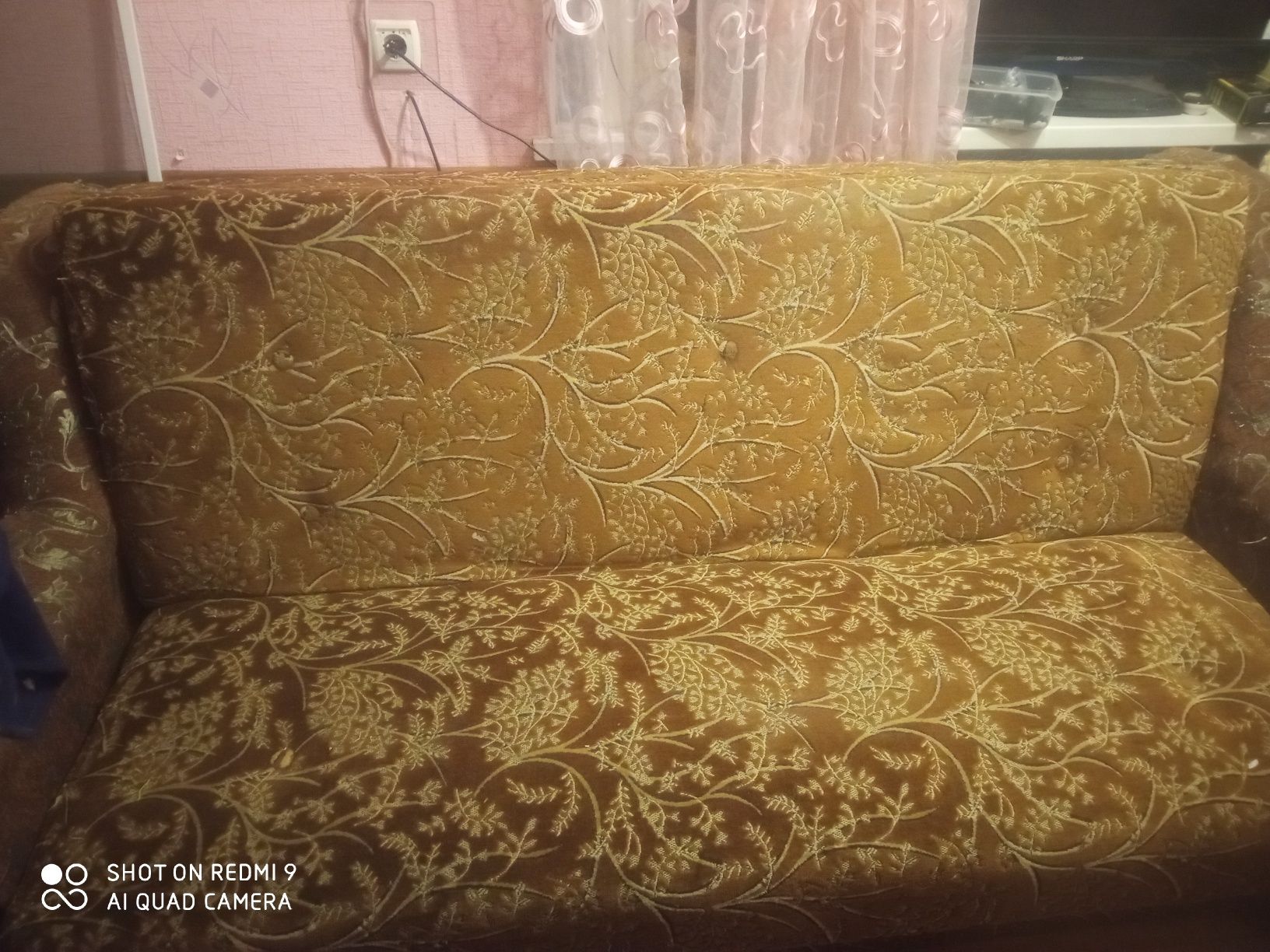 Диван б/у. В задовільному стані.