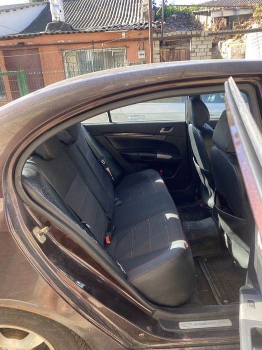 Geely emgrand 7.