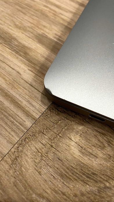 Macbook Pro 2020 1.7 ghz, 16GB de RAM, 256 GB de disco