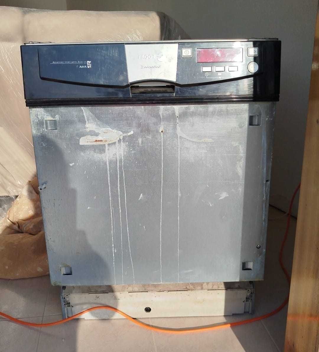 Máquina de Lava Louça Encastrada FAGOR