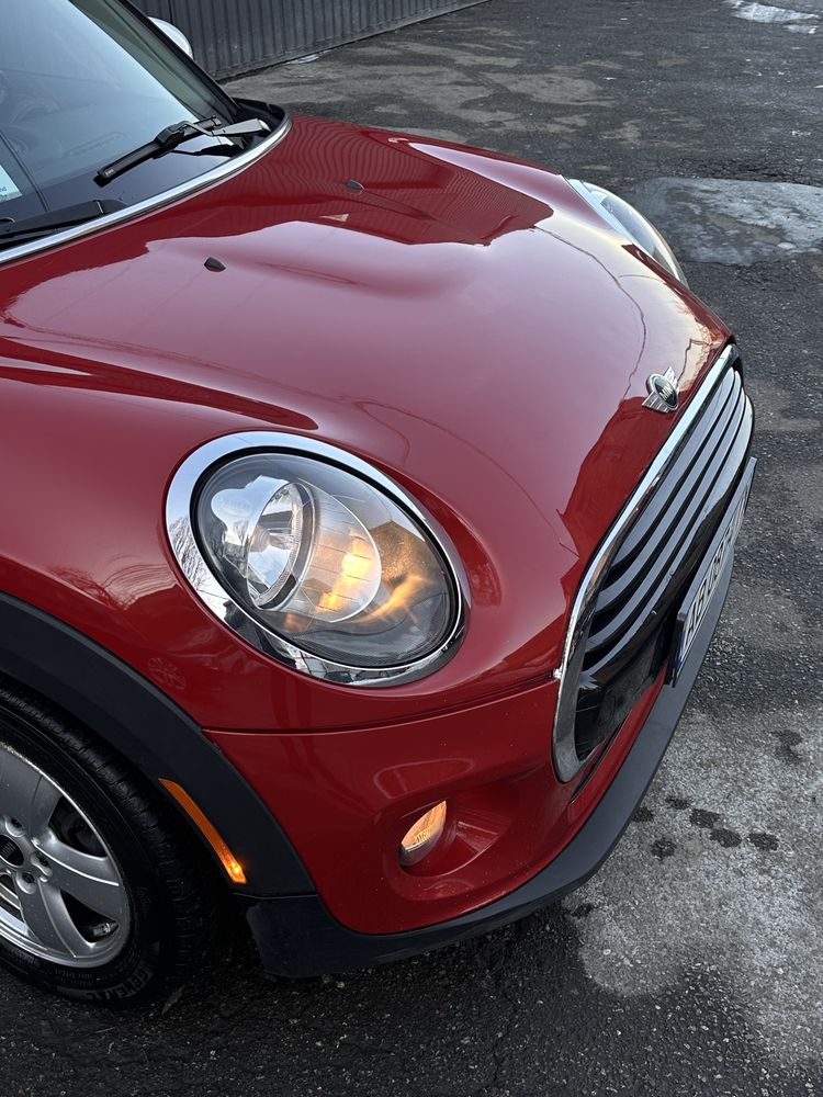 Mini Cooper hatch з панорамним дахом