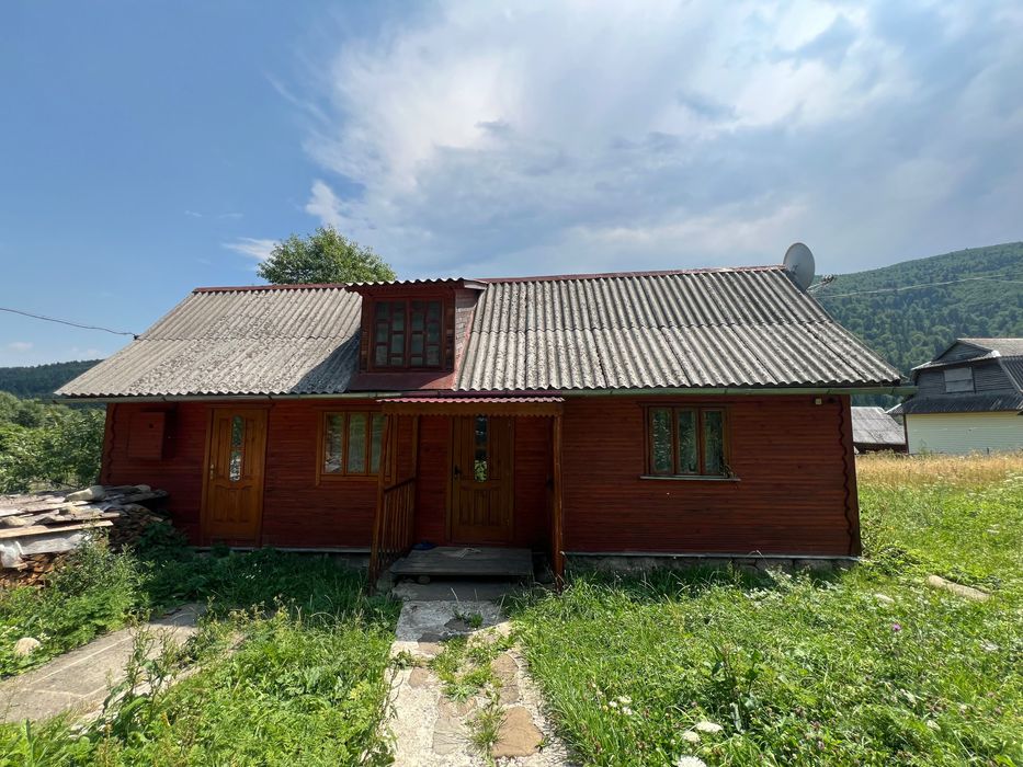 За 60 000$ продається 25 сотих де є будинок, вода та світло три фази.
