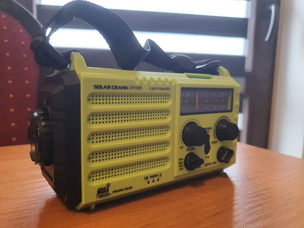 Radio bateria FM NOAA CR1009