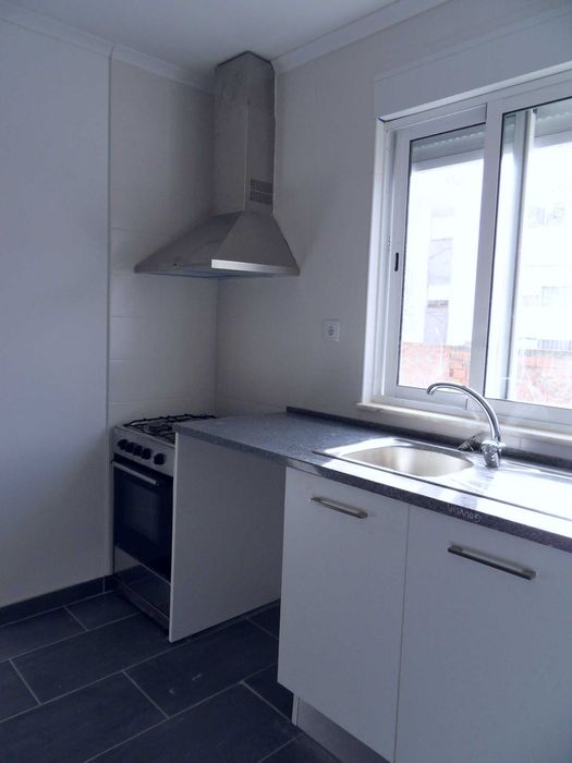 Baixa na Banheira ,T2 em frente da estação dos comboios