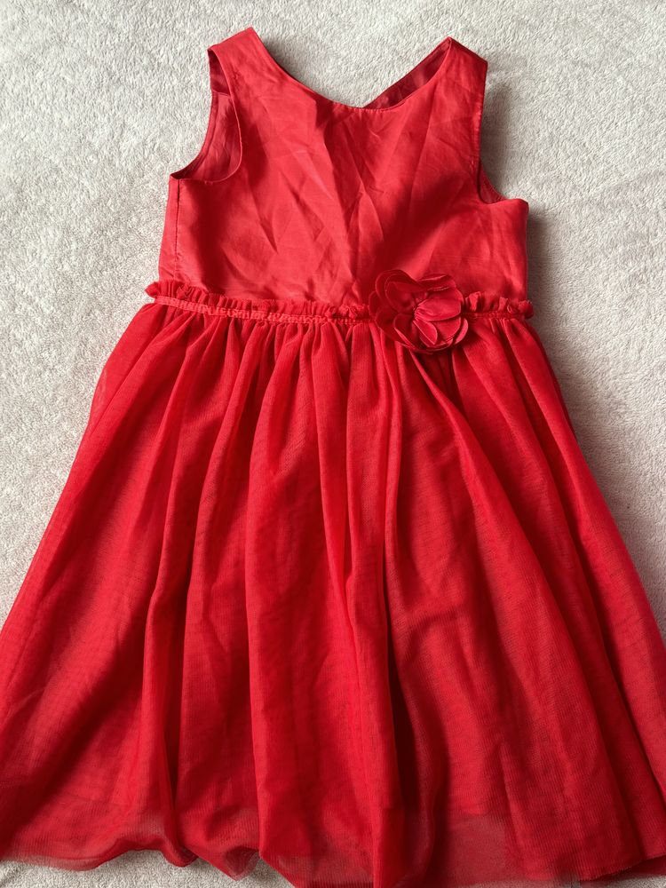 Нарядные платья р.120 и р.134