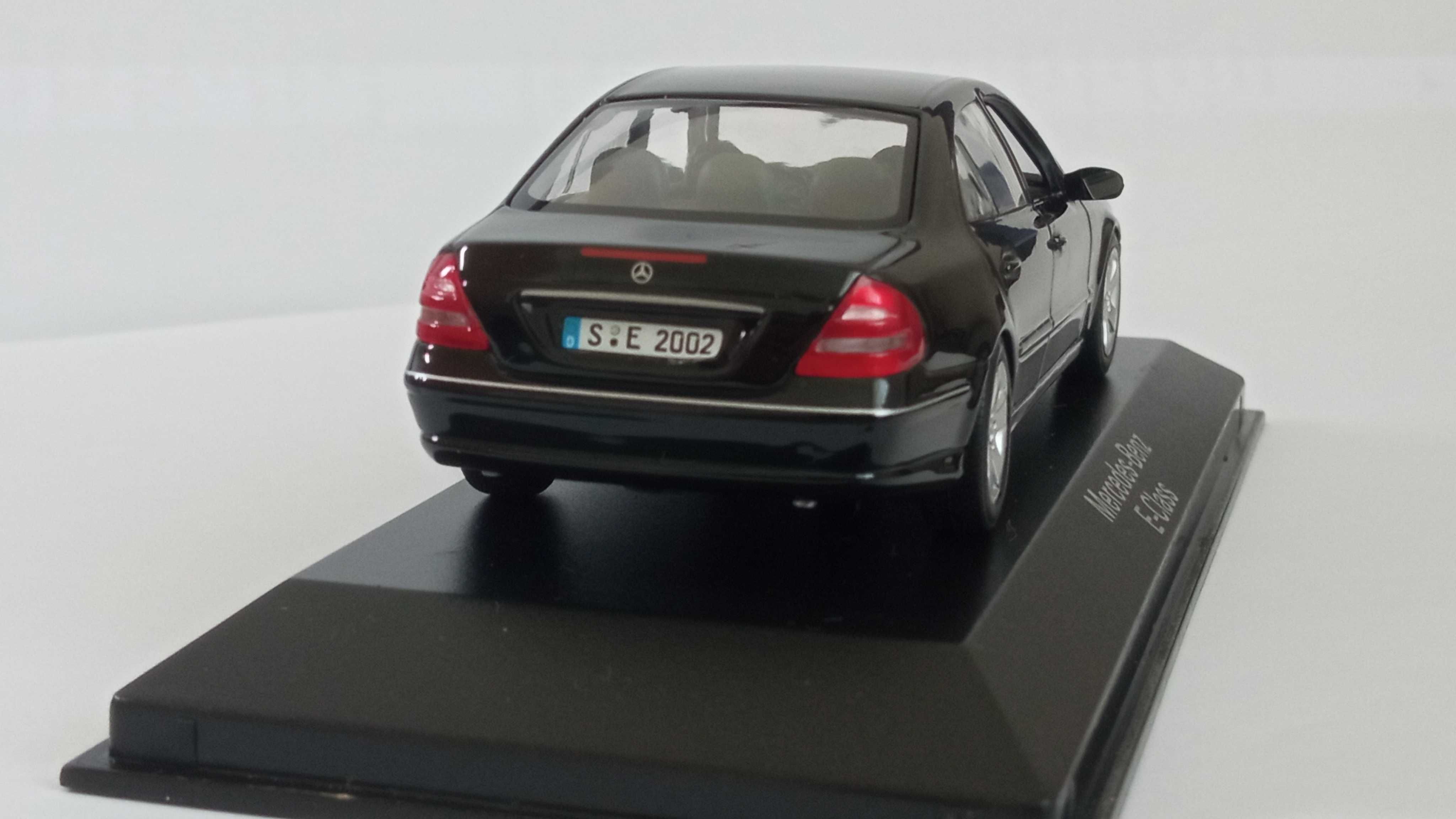 Minichamps Mercedes Benz E-Klasse 1:43