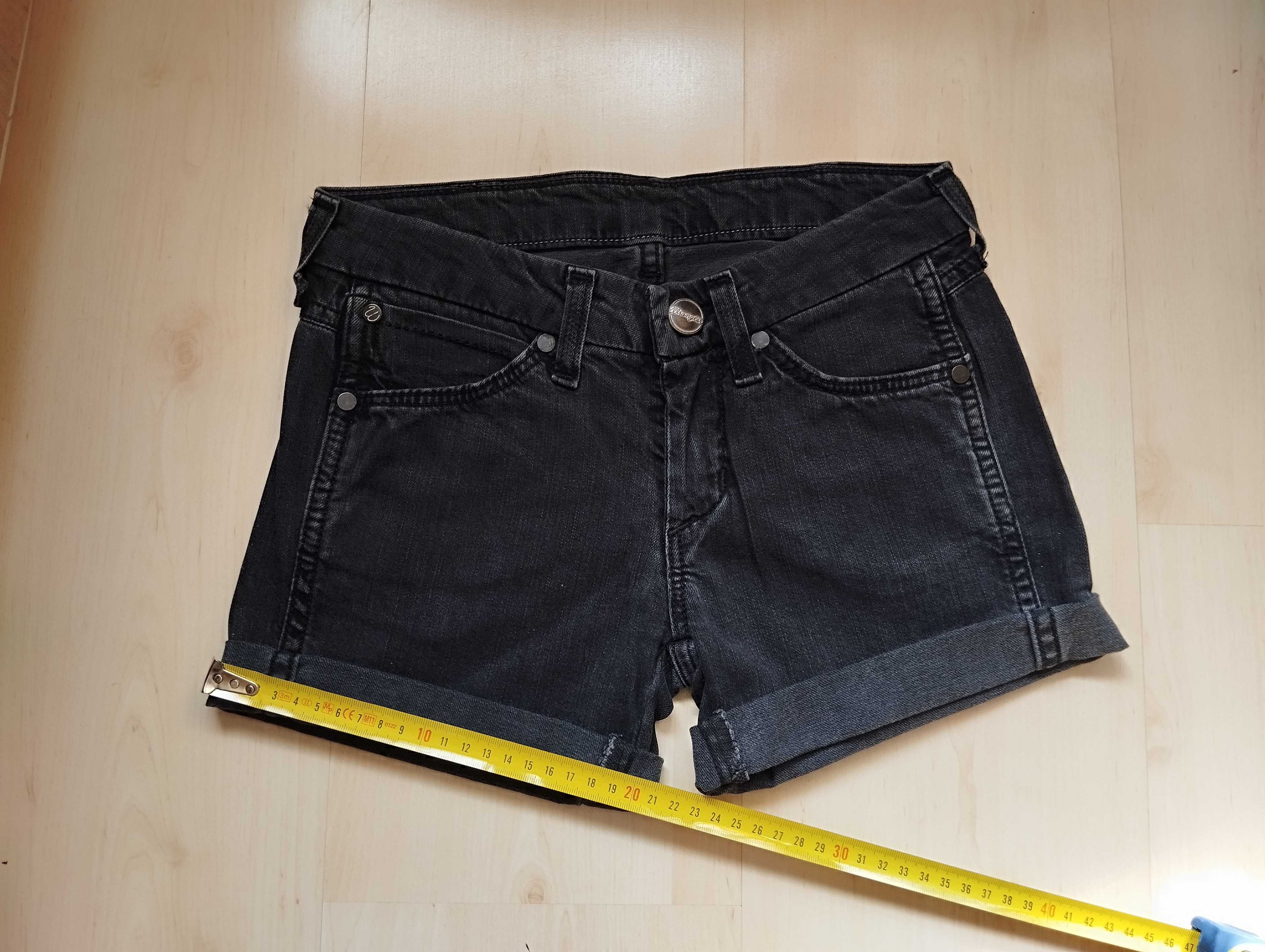 czarne jeansowe szorty wrangler xs krótkie podwinięte rock przecierane